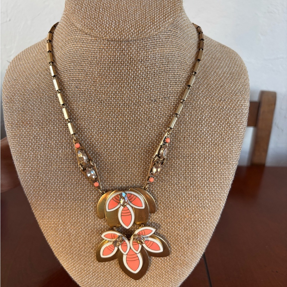 Stella & Dot‎ Hibiscus Necklace